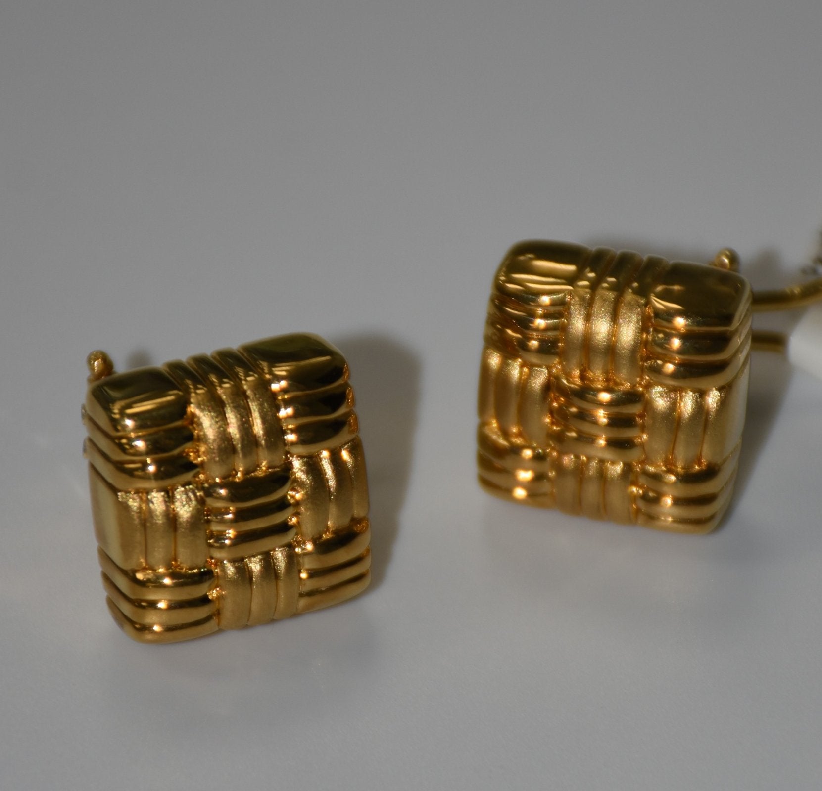 19.2K Portuguese Gold | Square Basket Weave Earrings