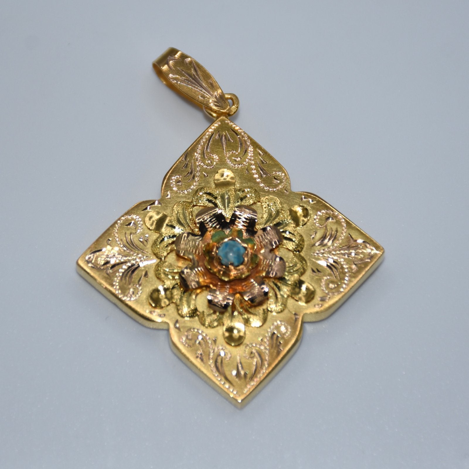 19.2K Portuguese Gold | Vintage Turquoise Photo Pendant