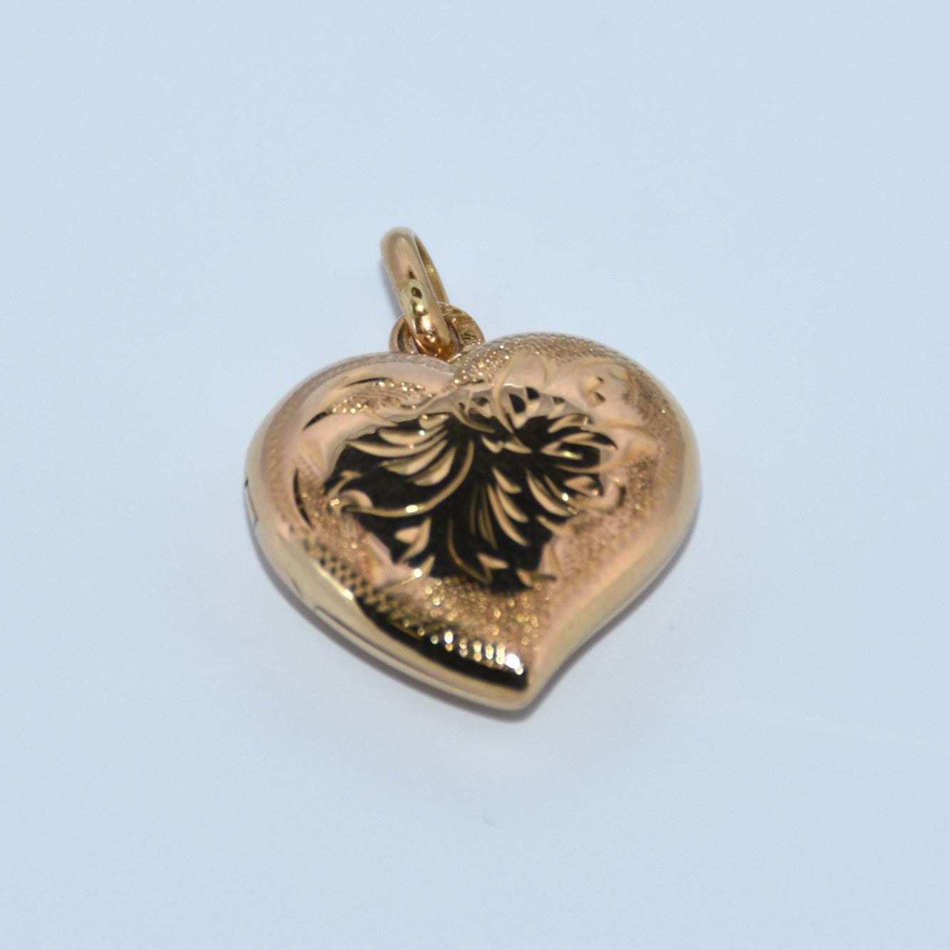 19.2K Portuguese Gold | Engraved Vintage Puffy Heart Locket Pendant