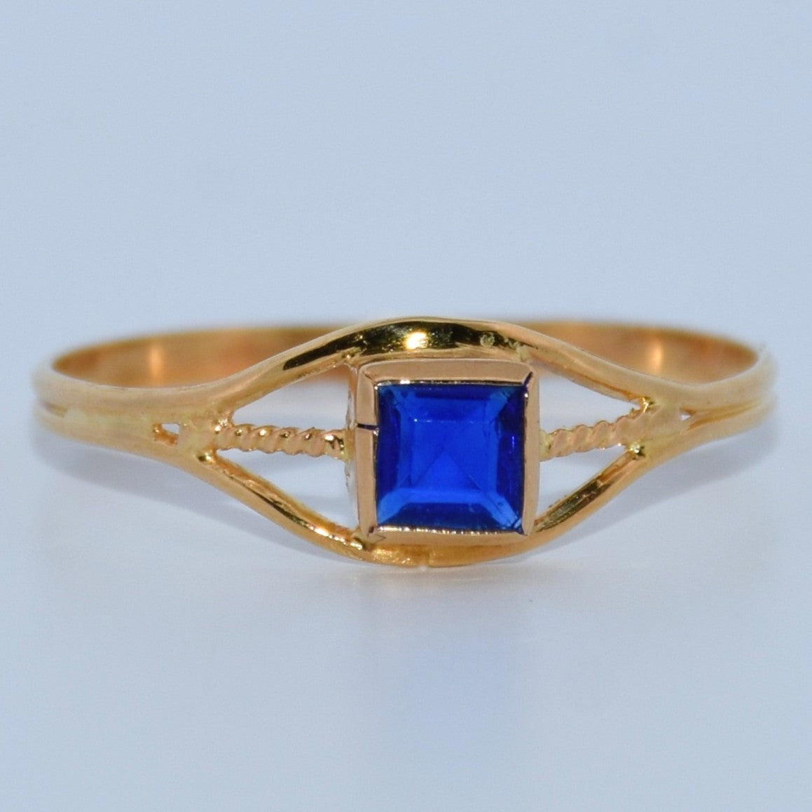 19.2K Portuguese Gold | Square Cut Blue Stone Ring