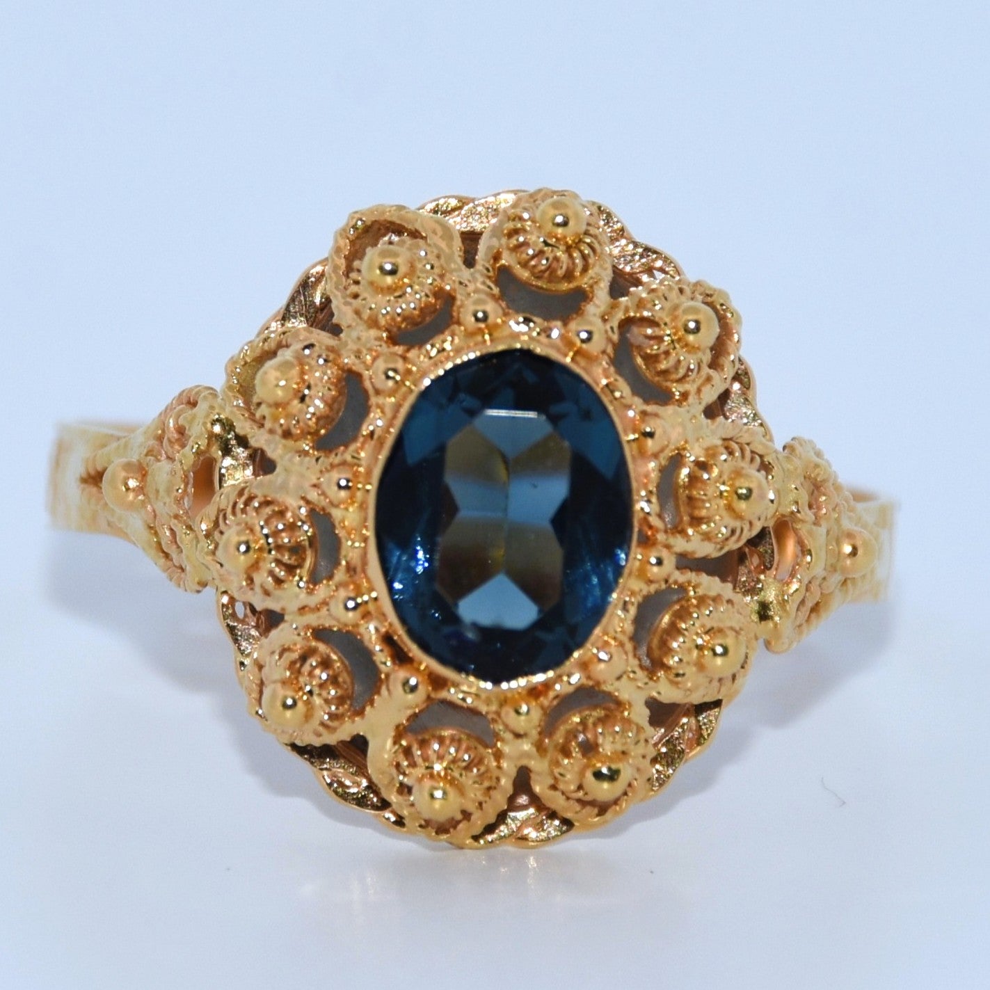 19.2K Portuguese Gold | Filigree Sapphire Ring