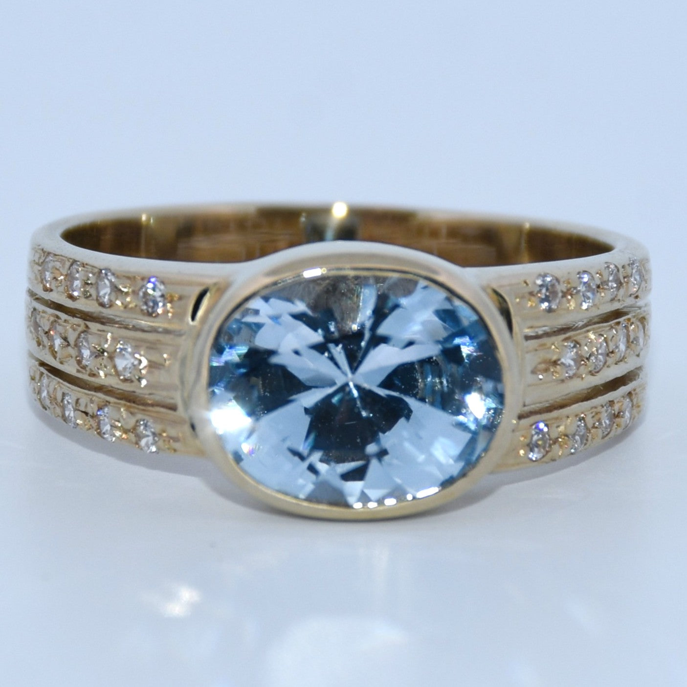 19.2K Portuguese Gold | Blue Topaz Ring