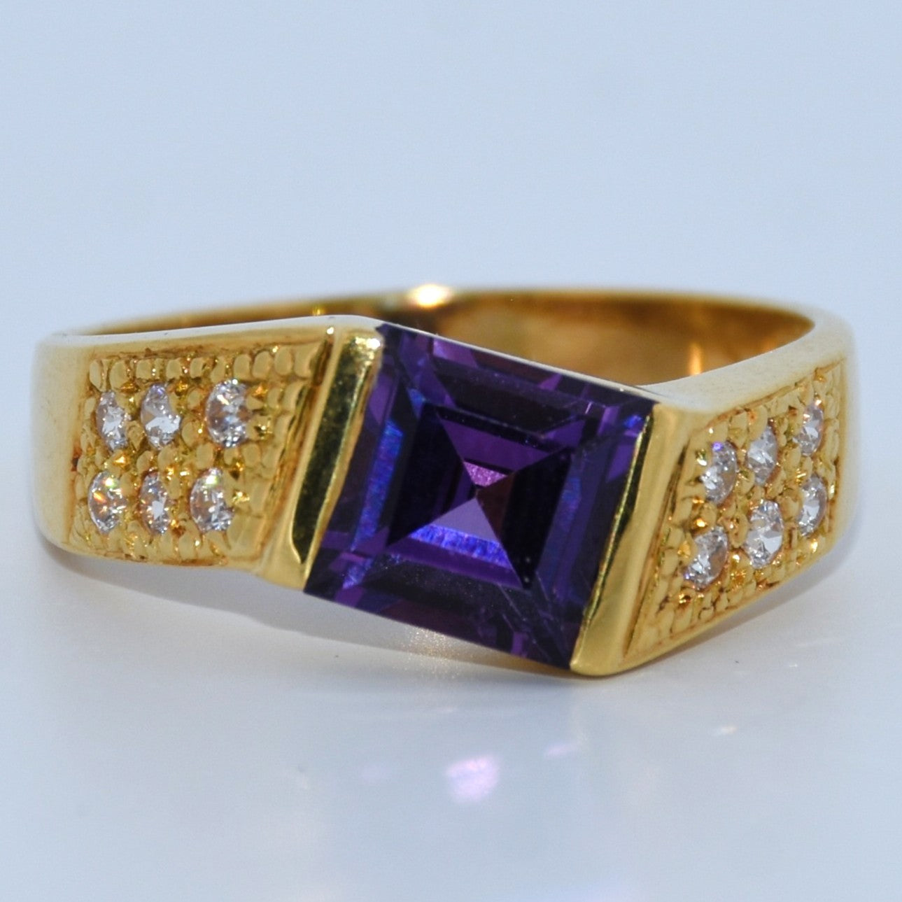 19.2K Portuguese Gold | Geometric Amethyst Ring