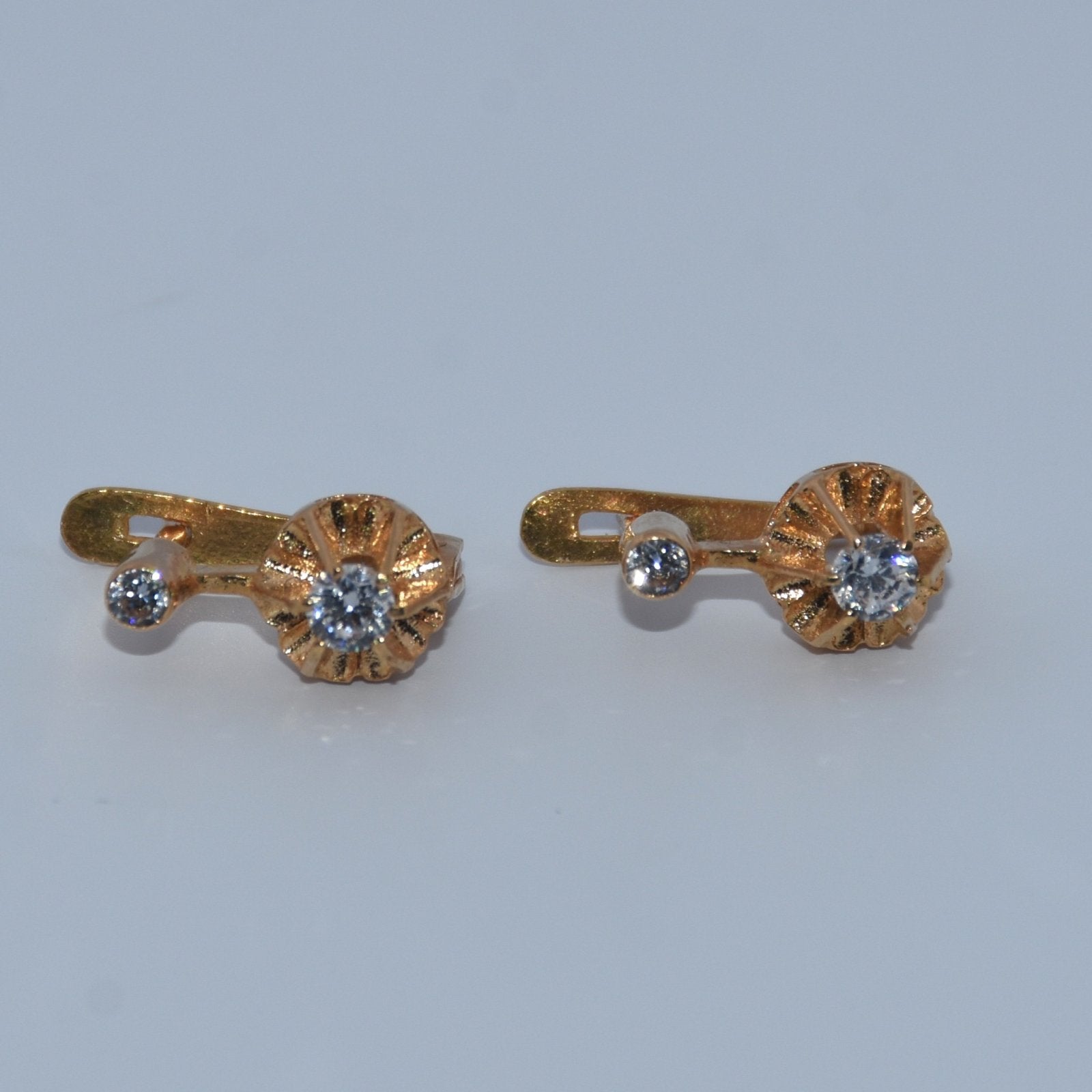 19.2K Portuguese Gold | Round White Flower w/post Earrings