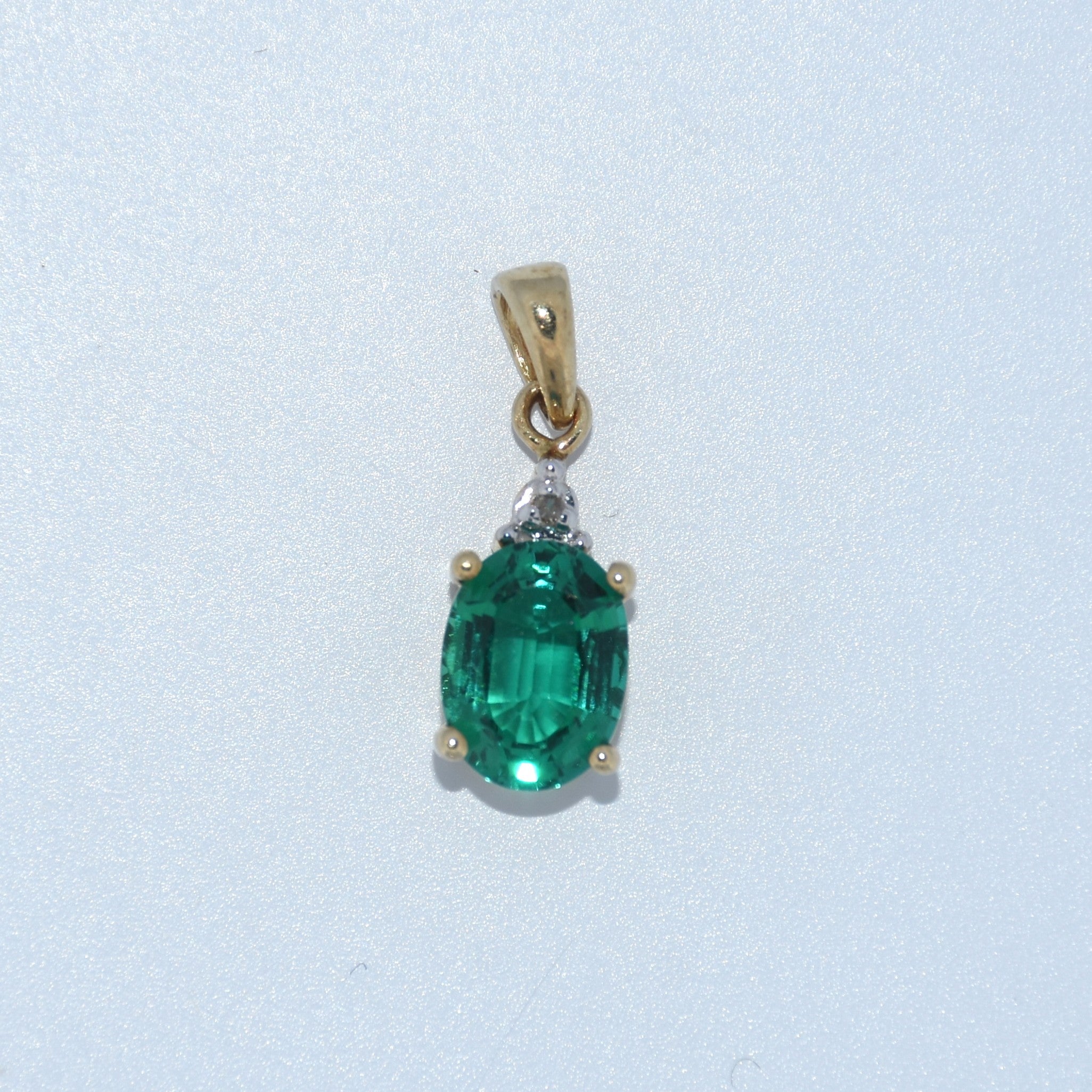 10K Gold | YG Emerald Oval Pendant