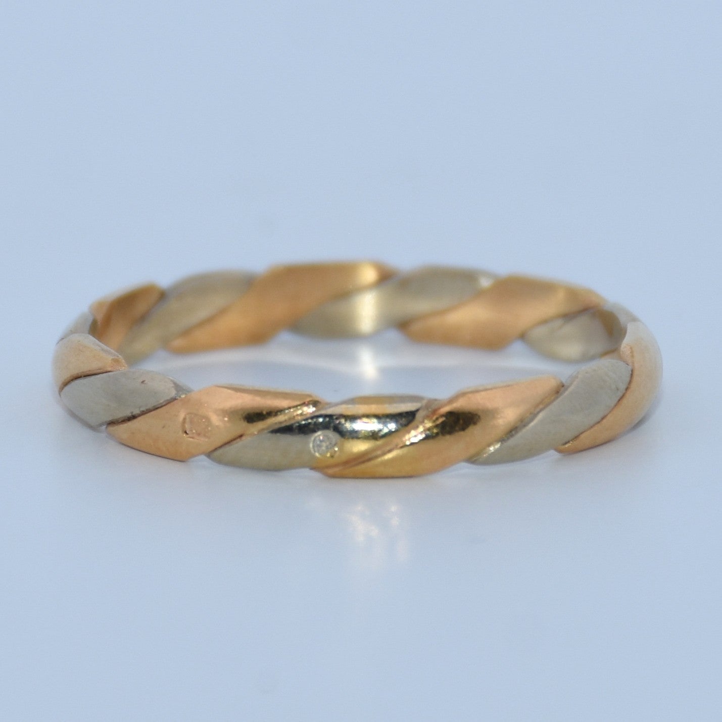19.2K Portuguese Gold | Two Toned Twisted Wedding Band