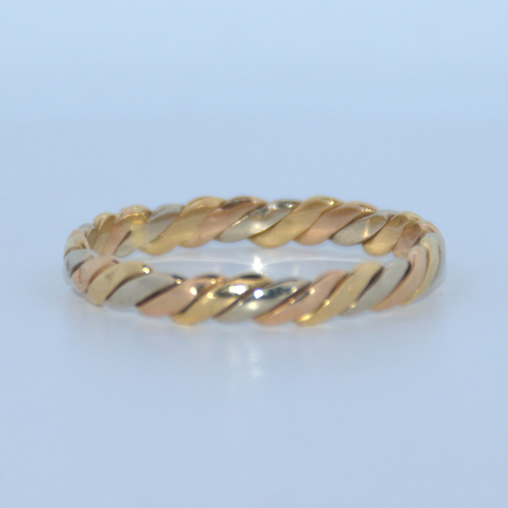 19.2K Portuguese Gold | Two Toned Twisted Wedding Band