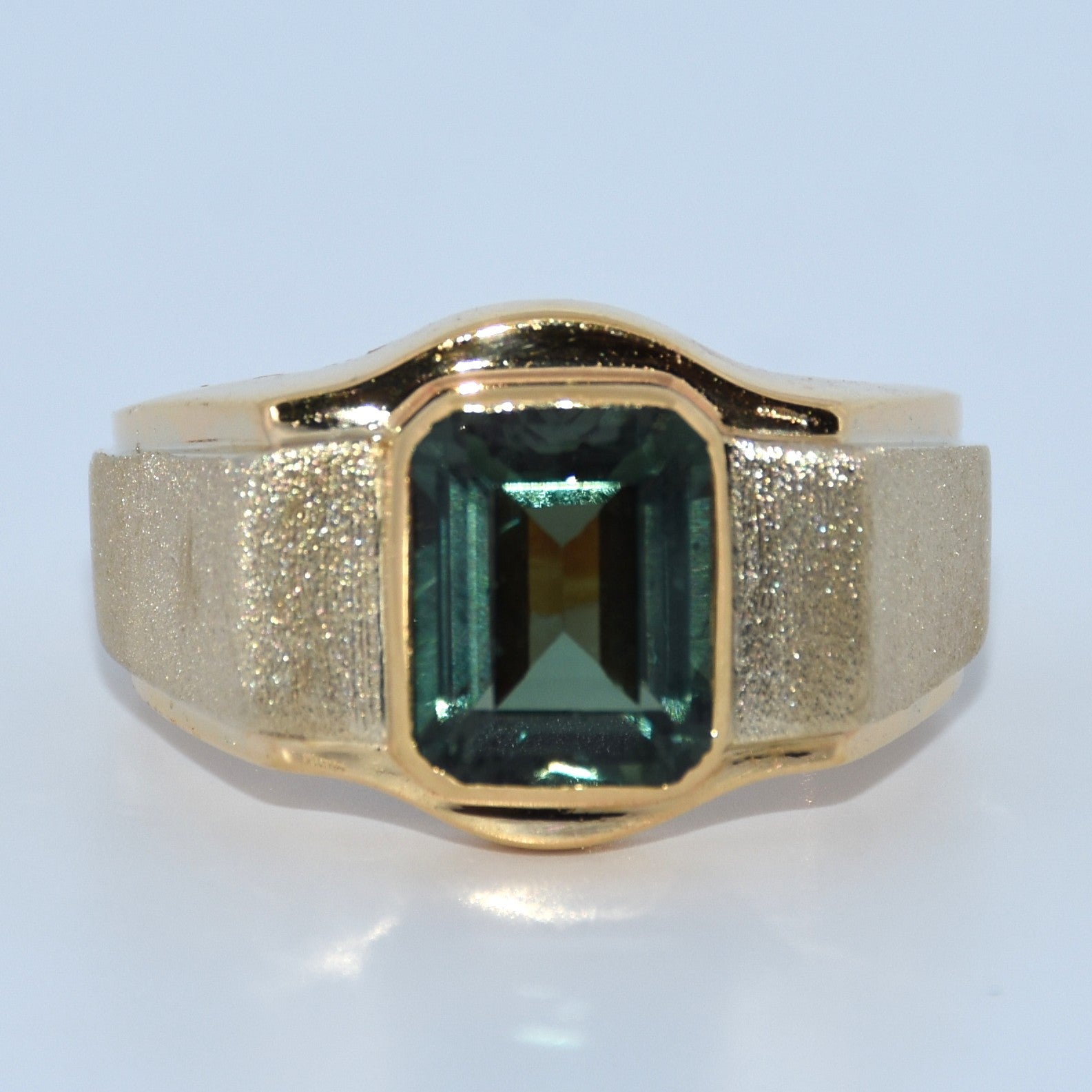 19.2K Portuguese Gold | Emerald Bezel Set Ring