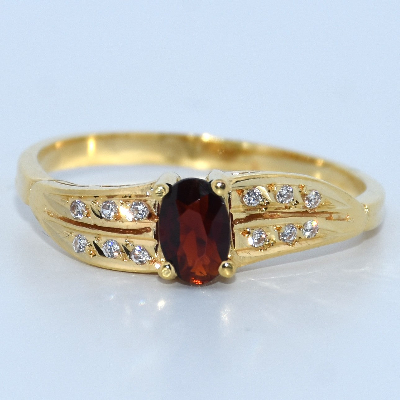 19.2K Portuguese Gold | Oval Garnet Ring