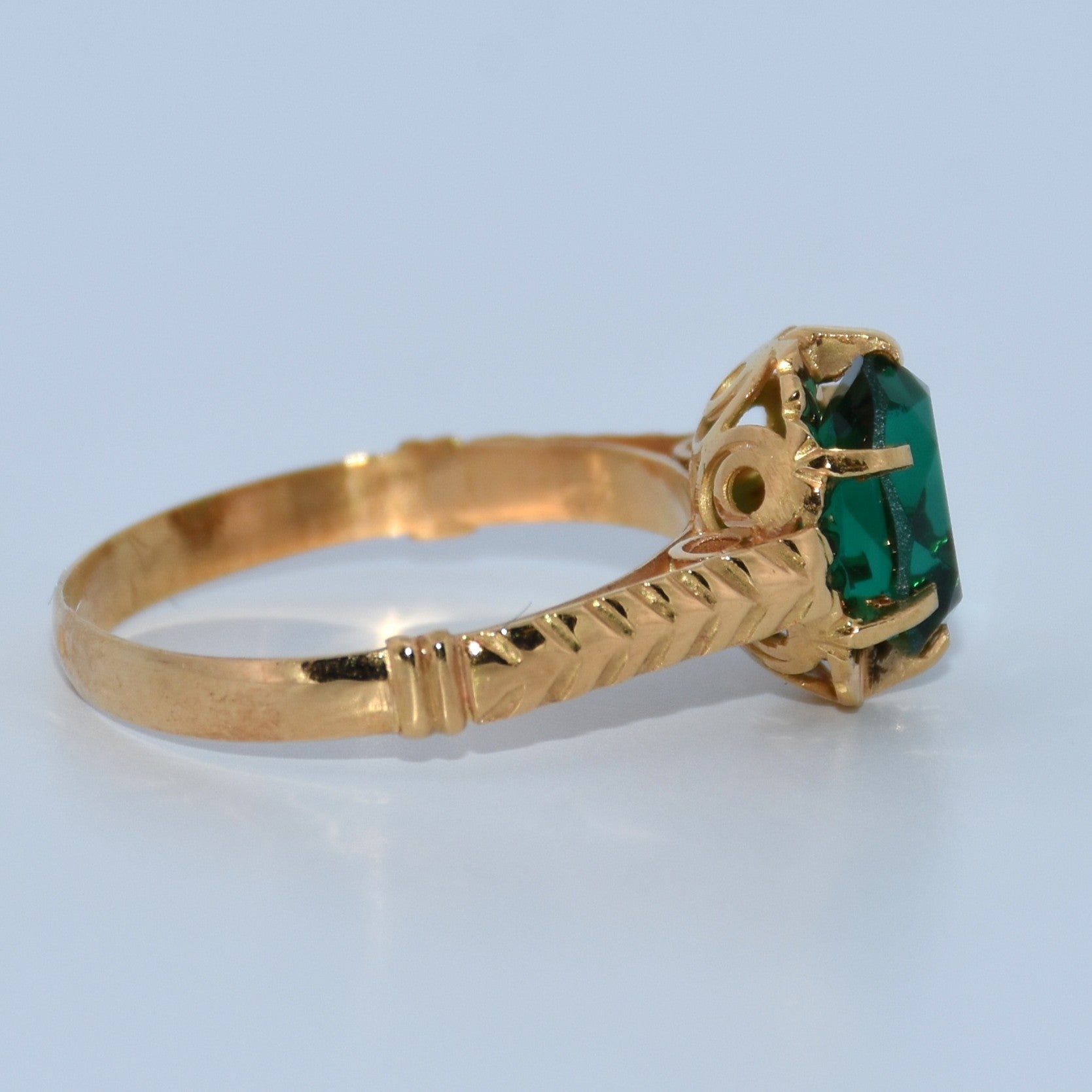 19.2K Portuguese Gold | Vintage Oval Cut Emerald Ring