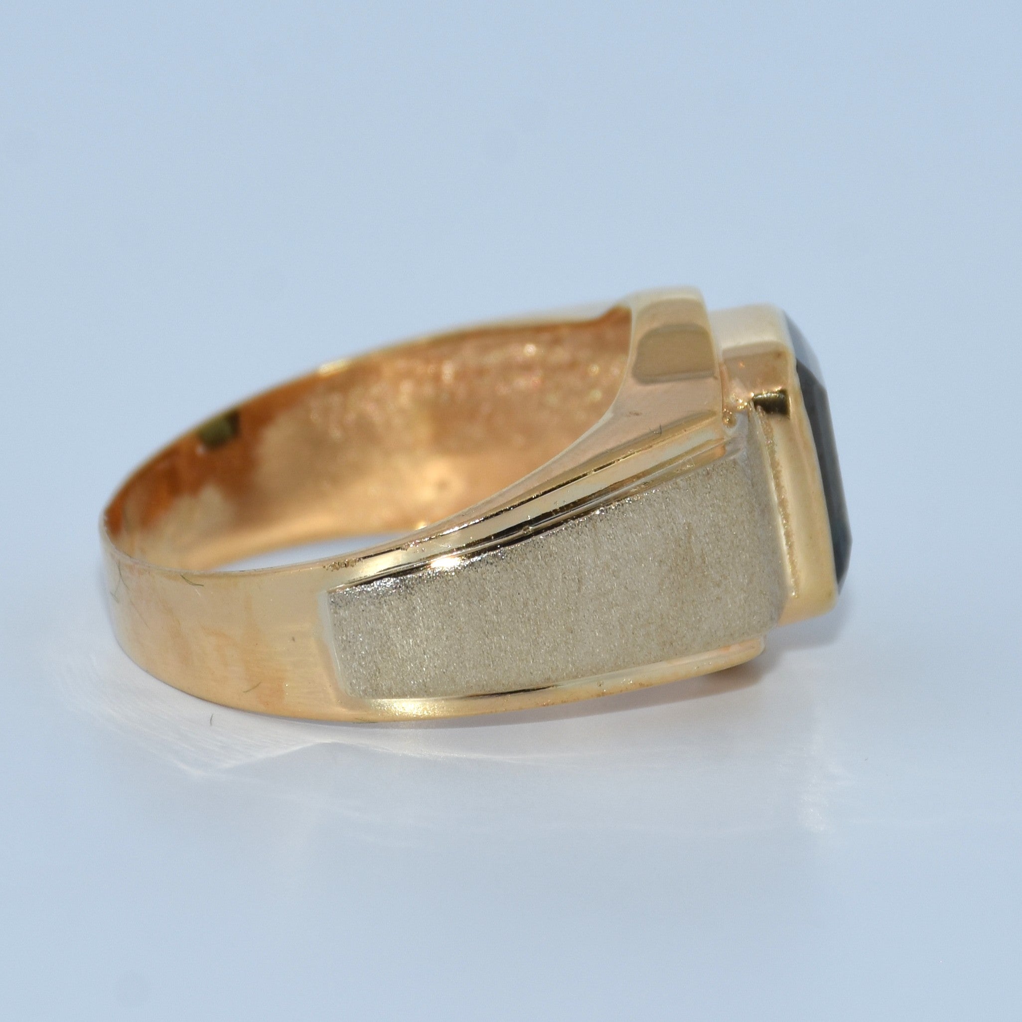 19.2K Portuguese Gold | Emerald Bezel Set Ring