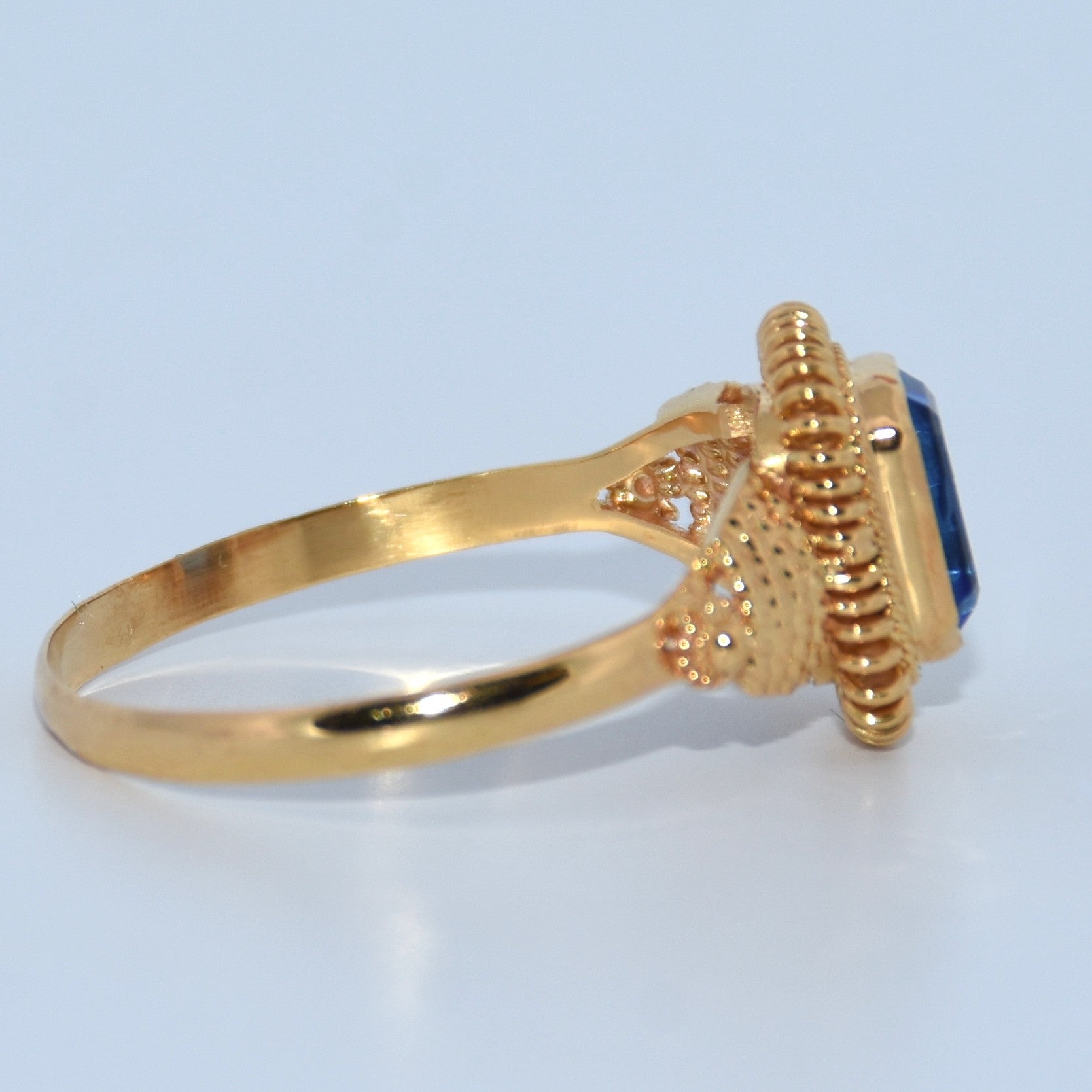 19.2K Portuguese Gold | Vintage Bright Blue Sapphire Ring
