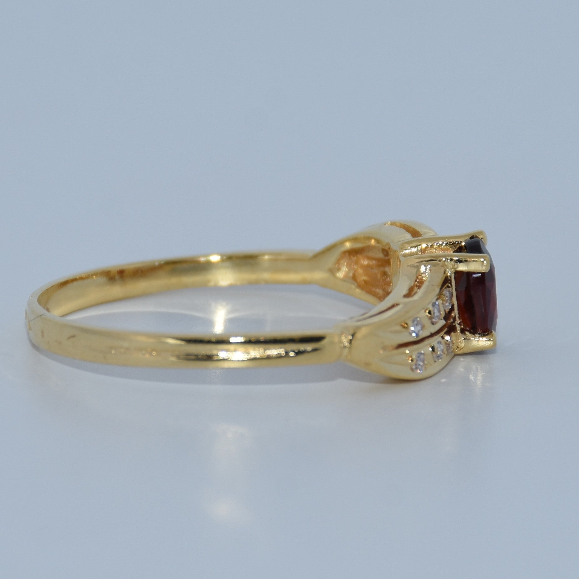 19.2K Portuguese Gold | Oval Garnet Ring