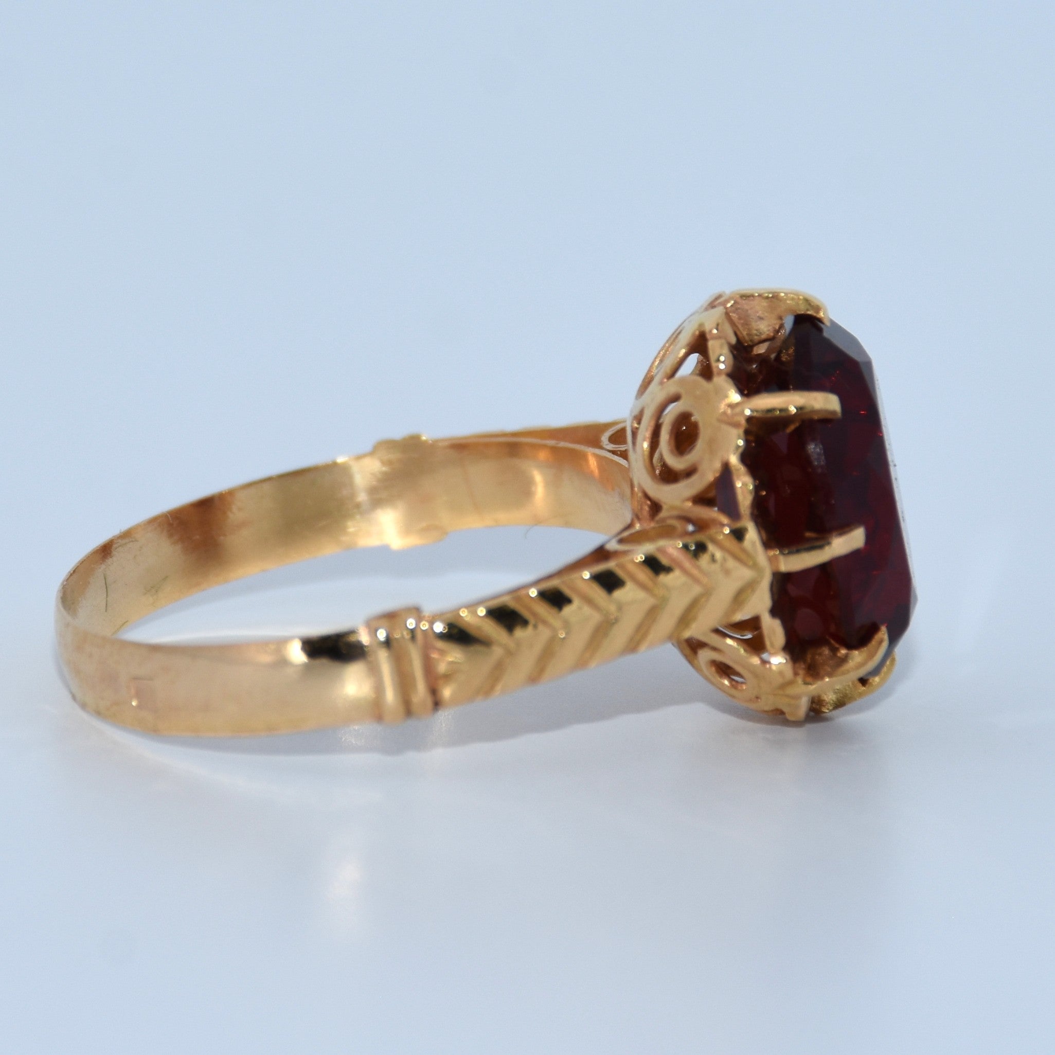 19.2K Portuguese Gold | Vintage Garnet Statement Ring
