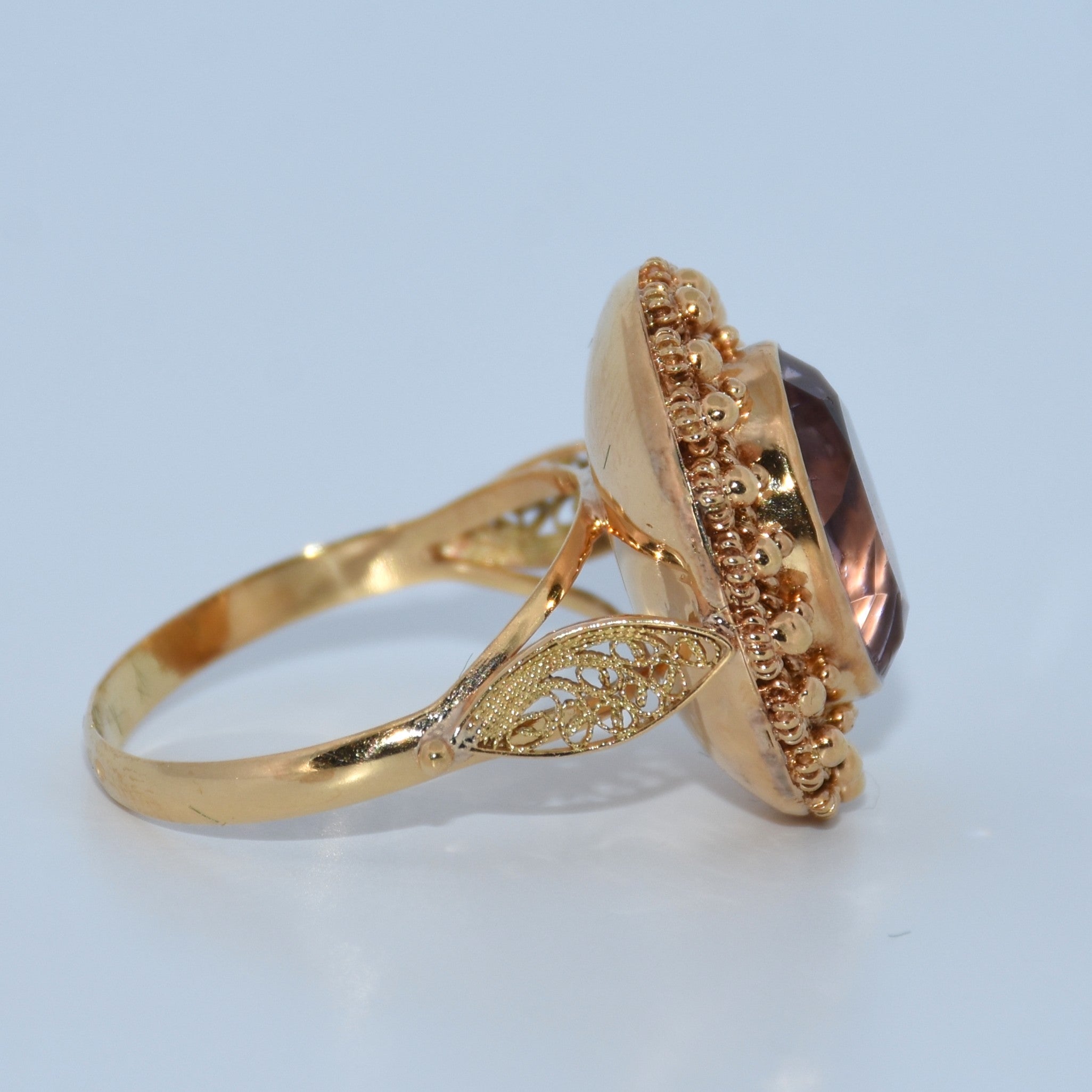19.2K Portuguese Gold | Vintage Oval Amethyst Ring
