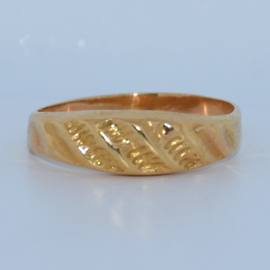 19.2K Portuguese Gold | Baby Croissant Ring
