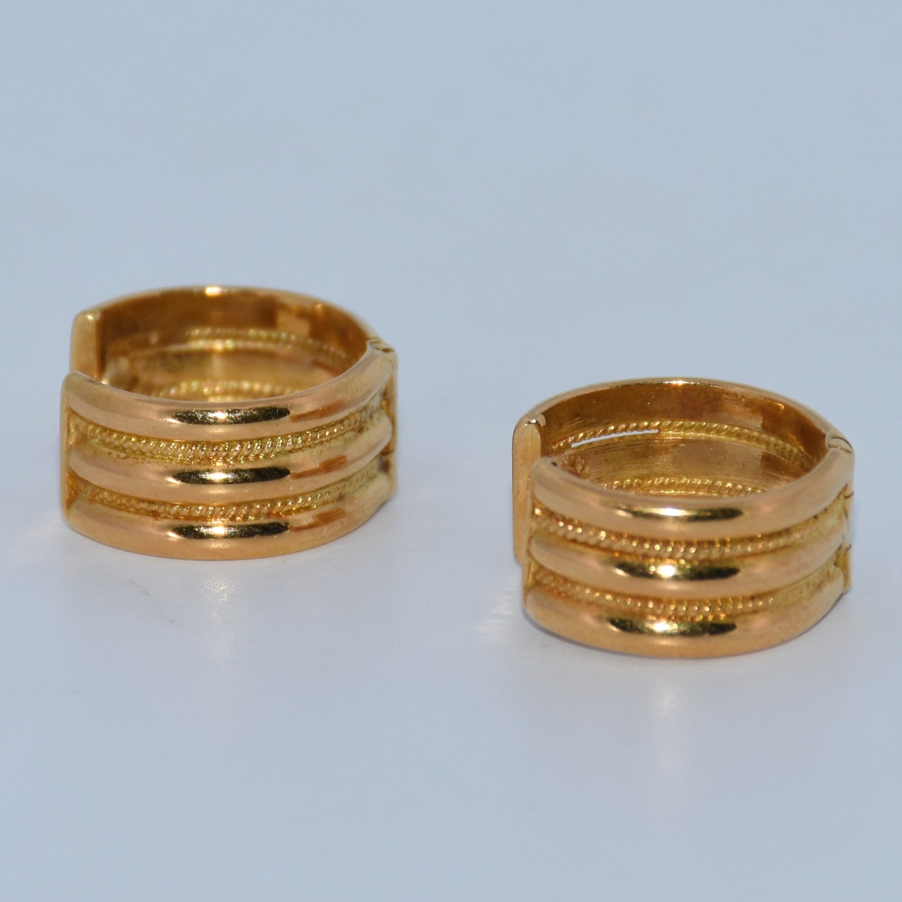 19.2K Portuguese Gold | Huggie Loops