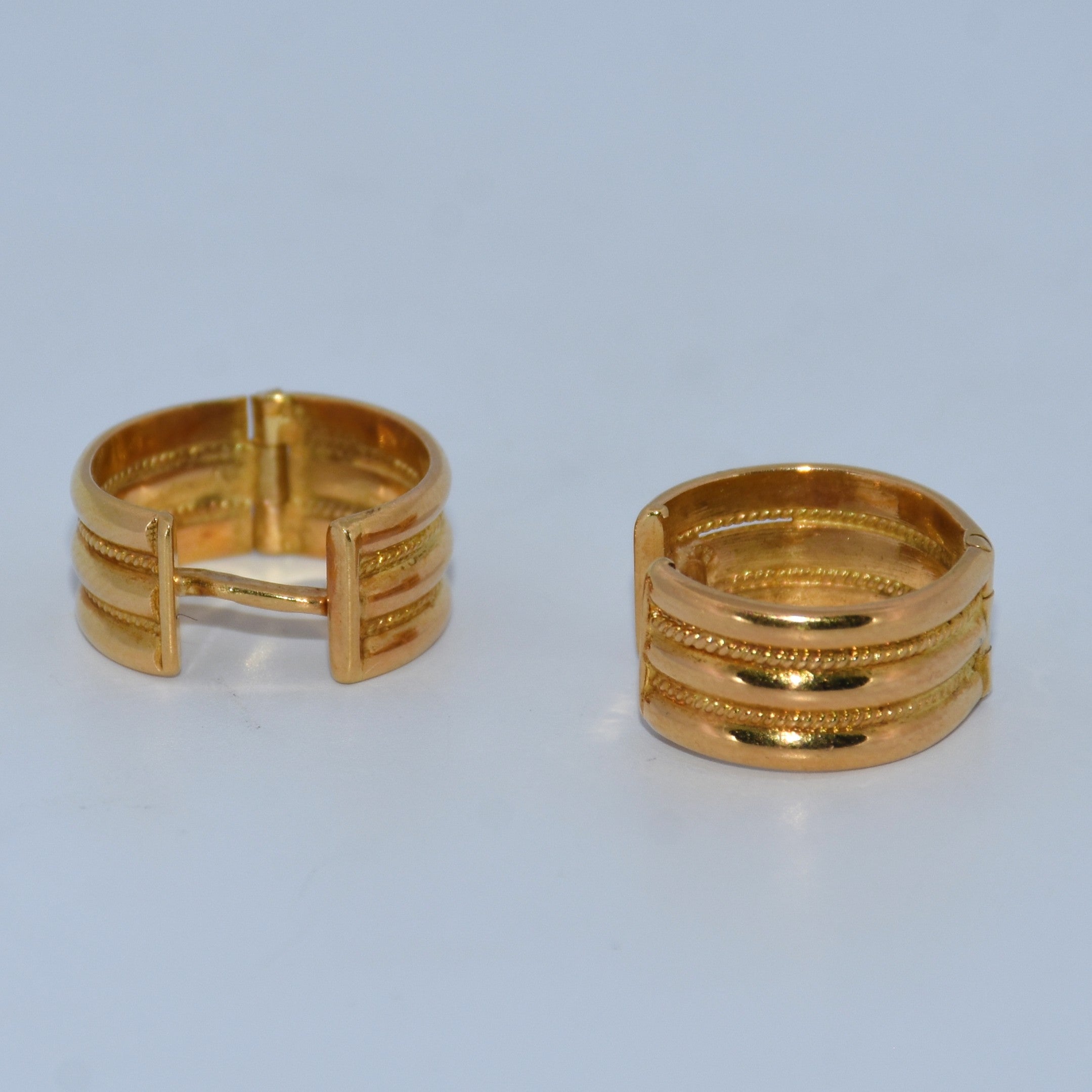 19.2K Portuguese Gold | Huggie Loops