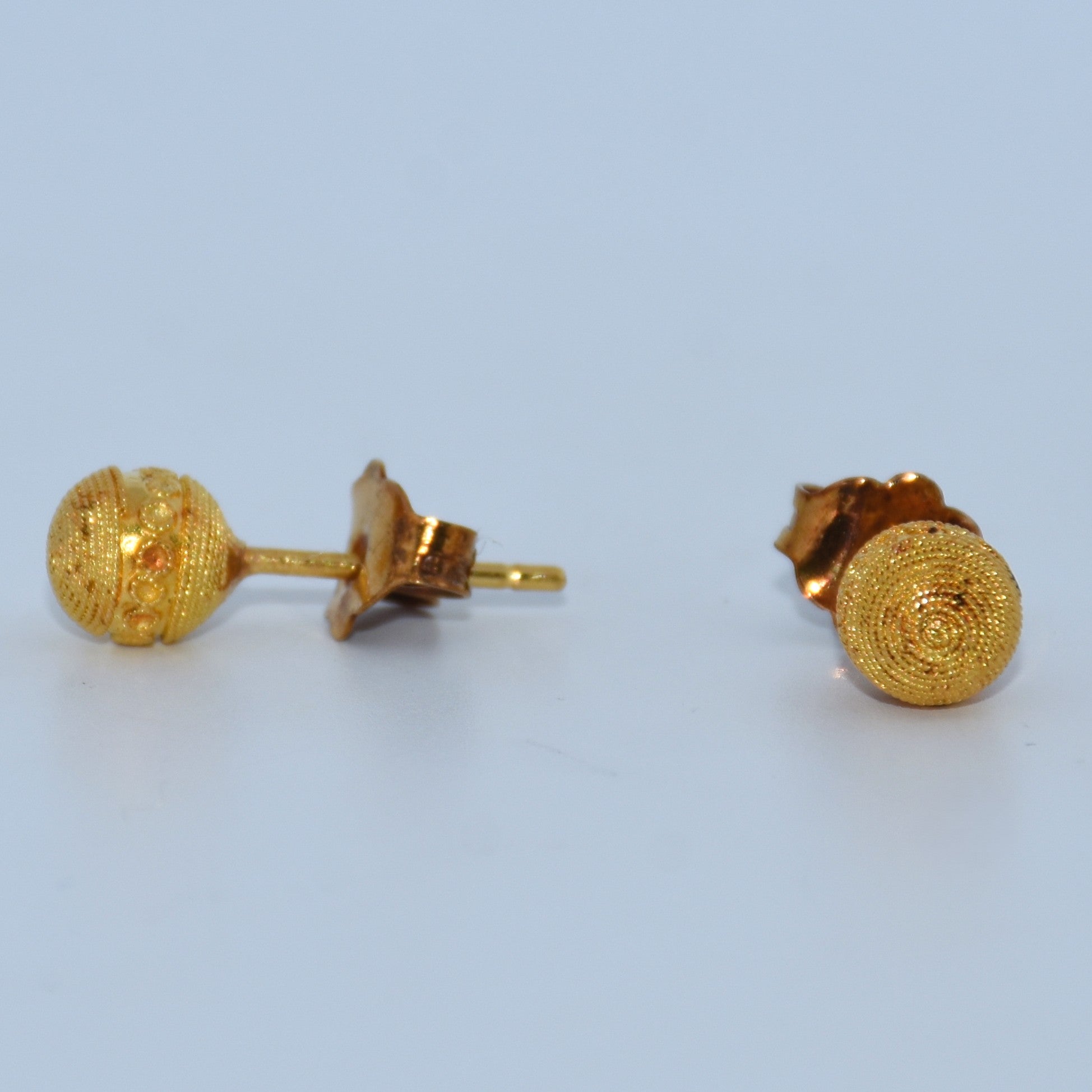 19.2K Portuguese Gold | Detailed Ball Earrings
