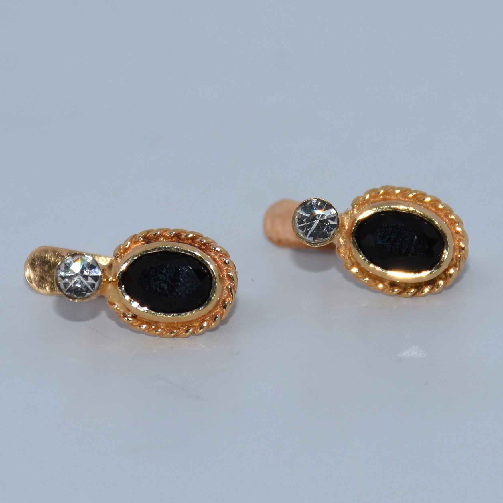 19.2K Portuguese Gold | Oval Stone Earrings