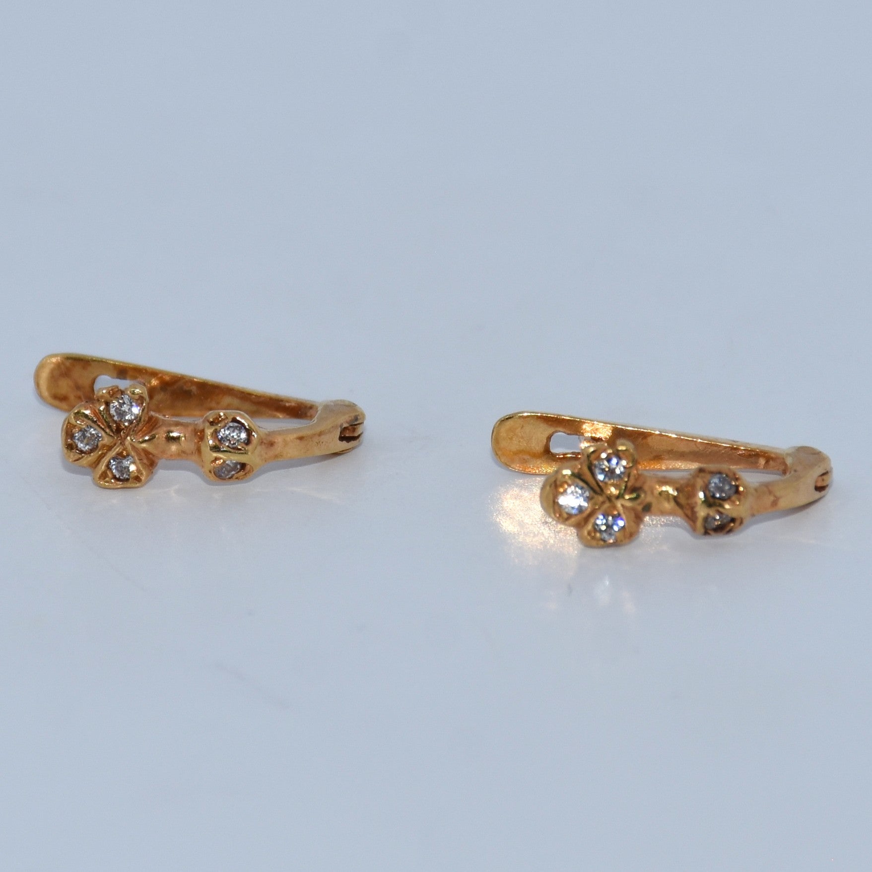 19.2K Portuguese Gold | Huggie CZ Heart Earrings