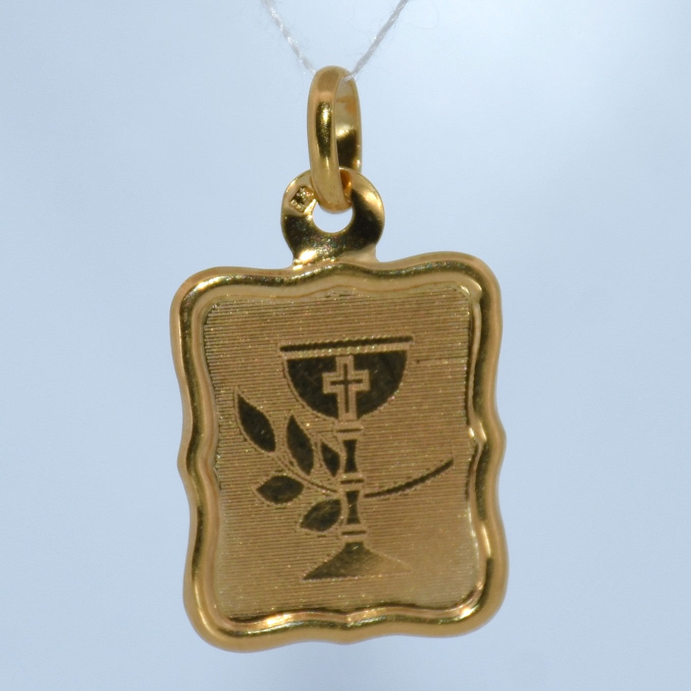 19.2K Portuguese Gold | First Communion Pendant