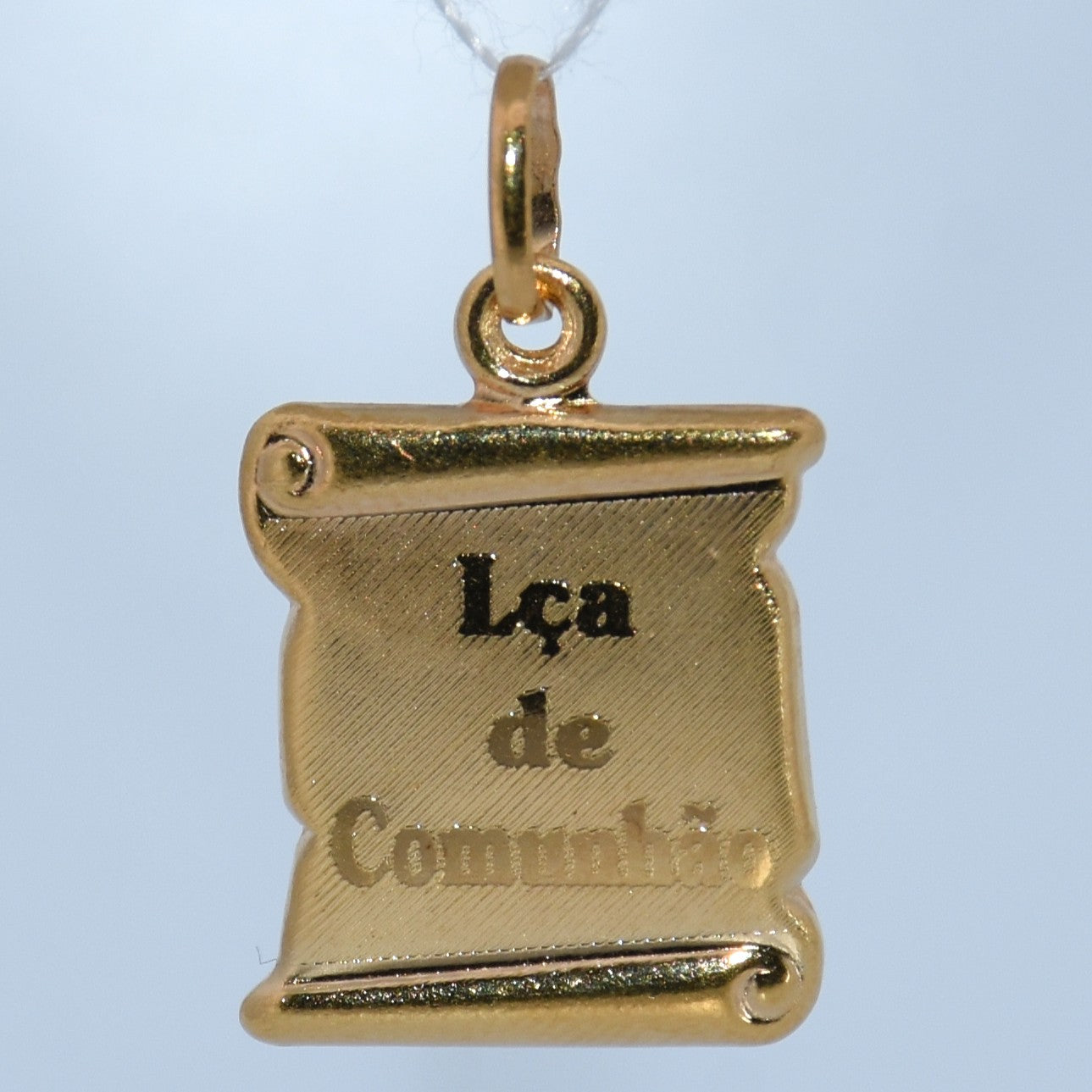19.2K Portuguese Gold | Scroll Lca De Comunhao Pendant