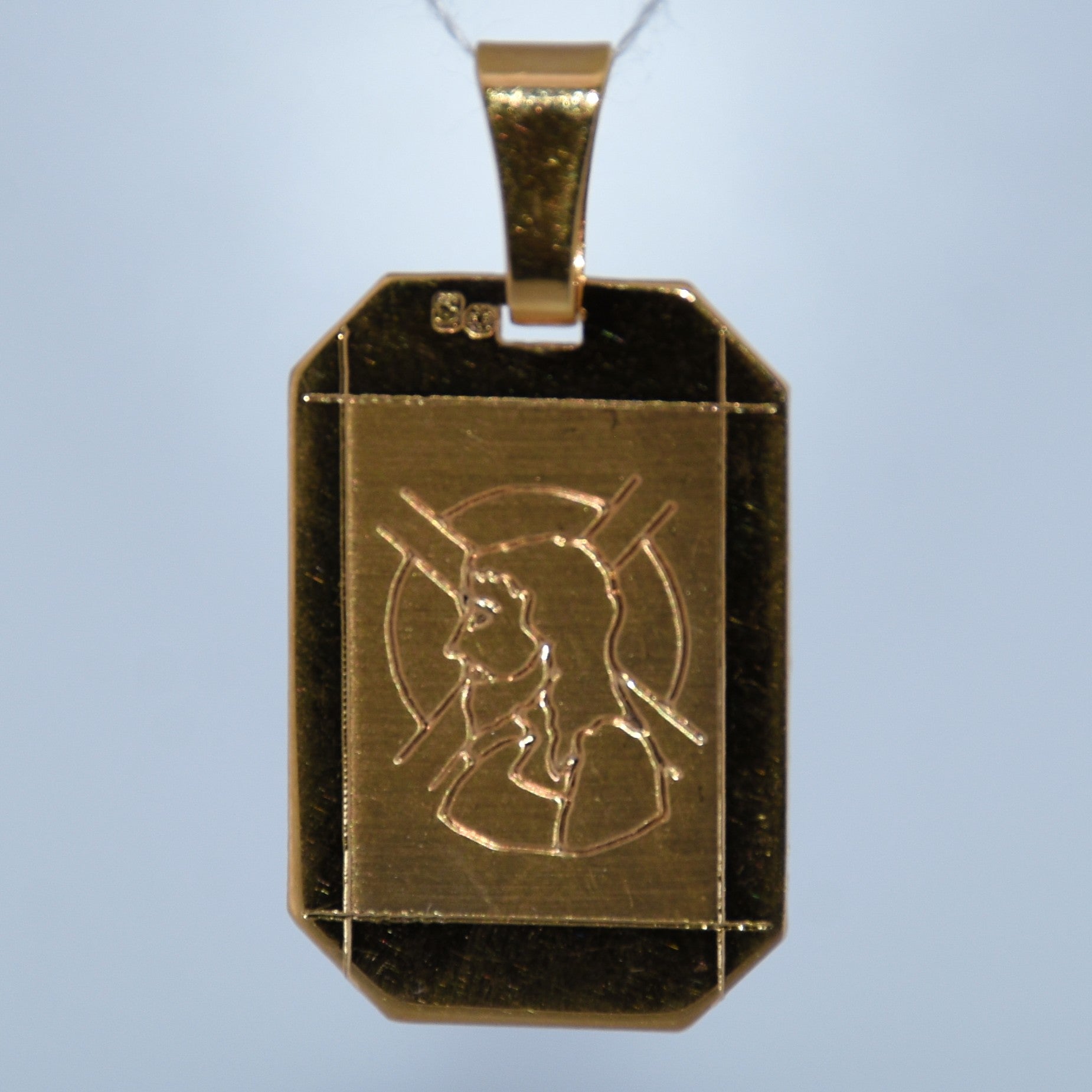 19.2K Portuguese Gold | Jesus Engraving Pendant