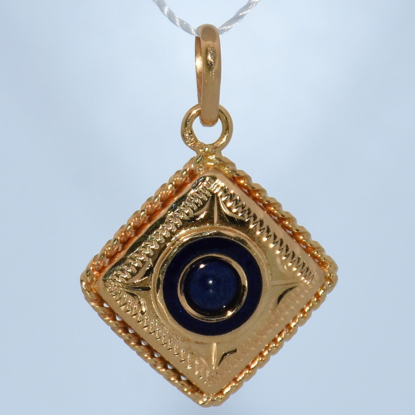 19.2K Portuguese Gold | Lapis Pendant