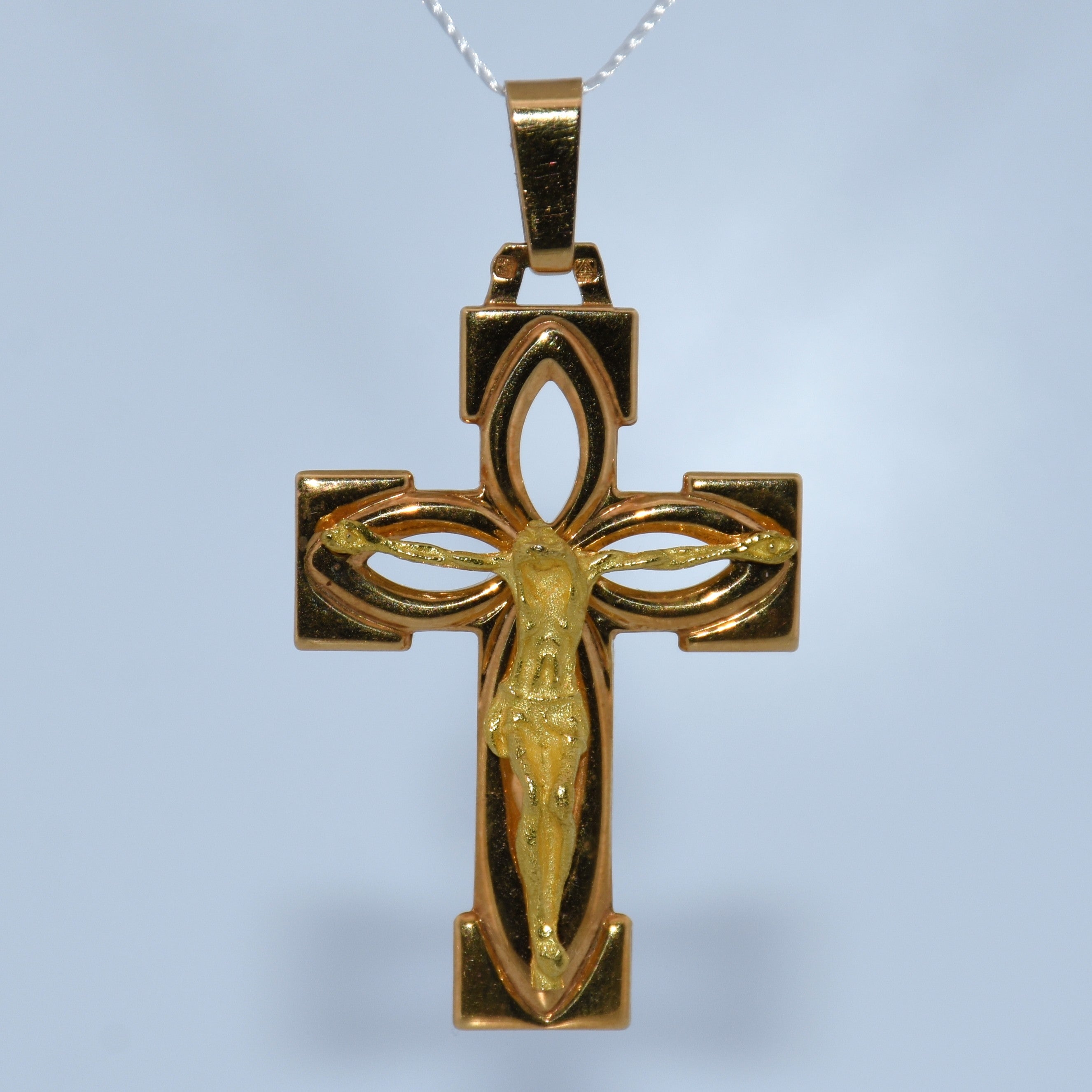 19.2K Portuguese Gold | Large Detailed Cross with Jesus Pendant
