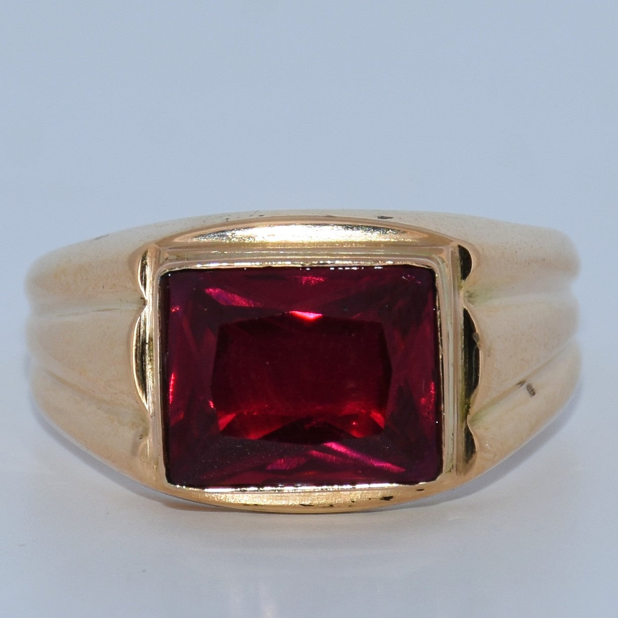 19.2K Portuguese Gold | Garnet Hollow Ring