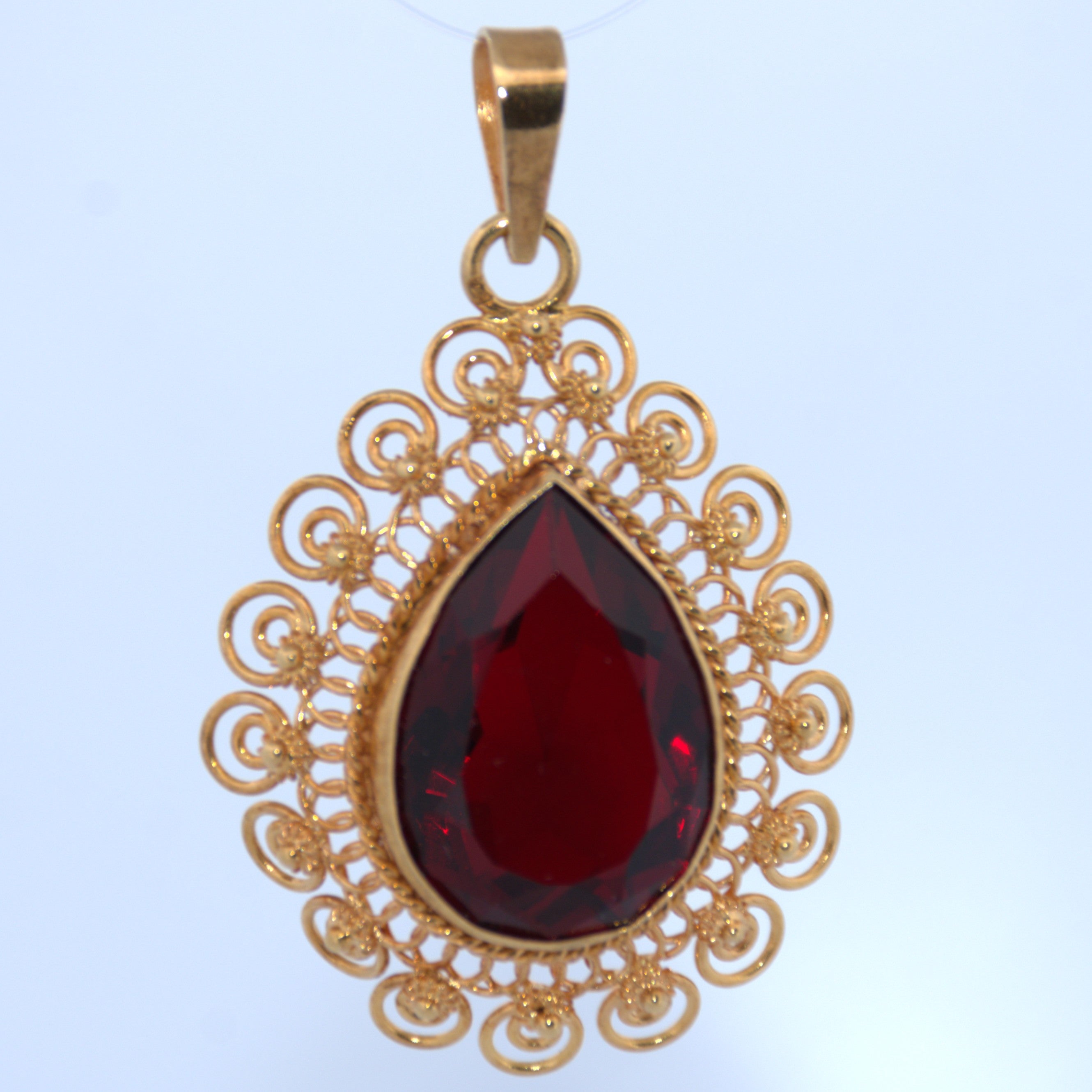 19.2K Portuguese Gold | Teardrop Pendant with Garnett Stone